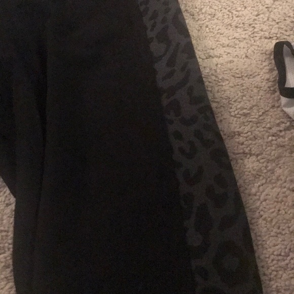 Bundle of Crop Leggings - Picture 3 of 5